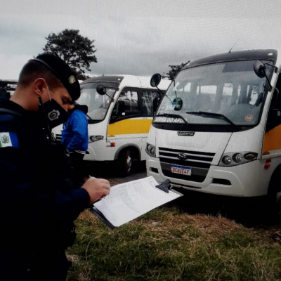 Prefeitura vistoria veículos do transporte escolar